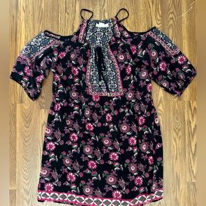 Staring at Stars cold shoulder dress. Size Large.🌹🌺